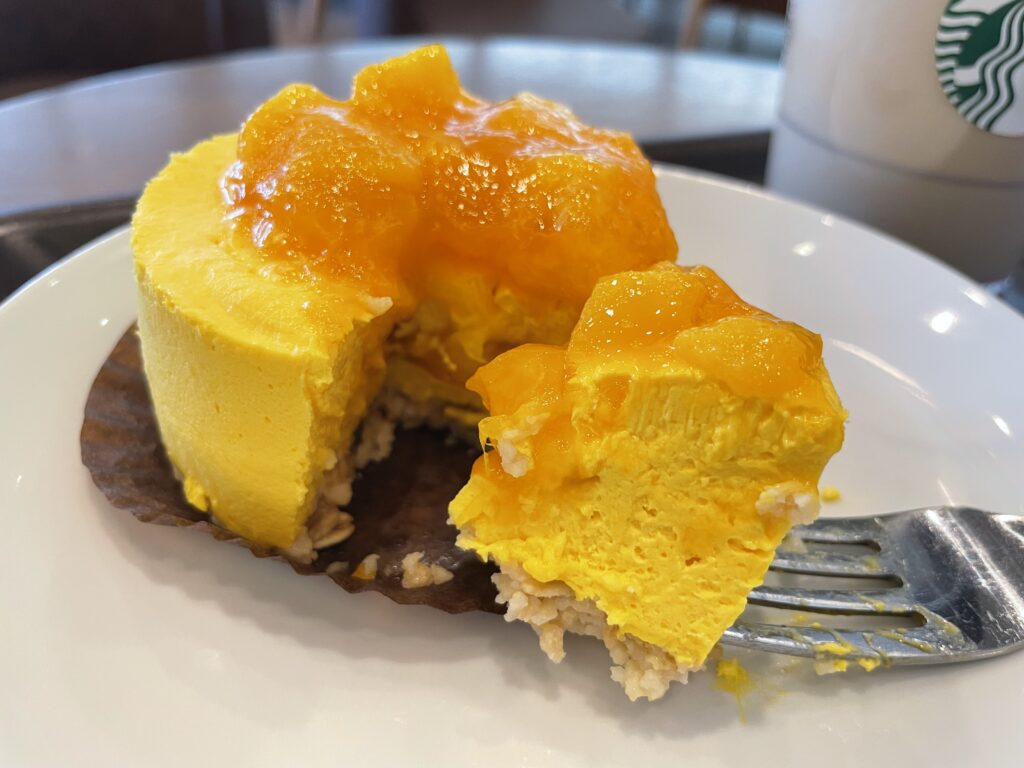 スタバマンゴームースケーキ中身